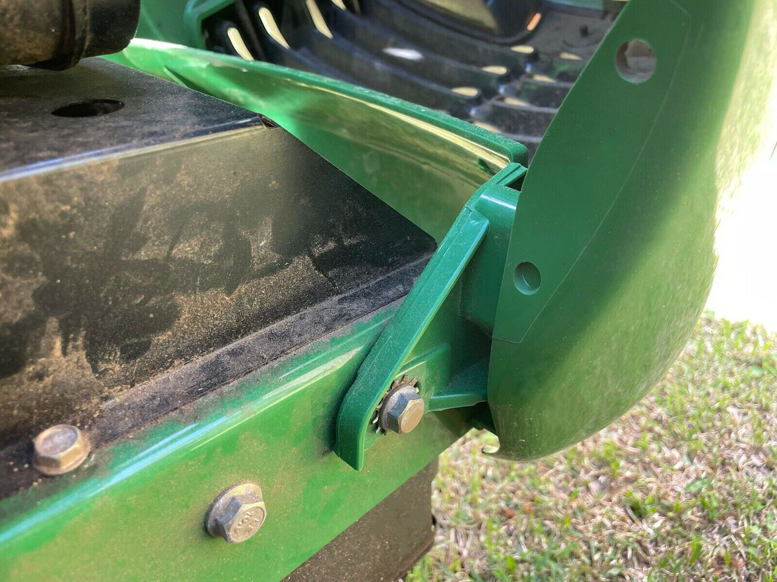 For John Deere LT133 LT155 LT166 LT150 LT160 LT170 LT180 LT190 Hood Bumper Hinge