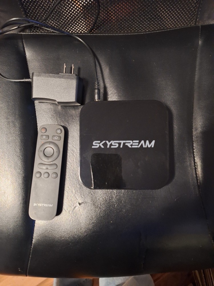SkyStream 2 Two Android Media Streamer SS-TWO - W/ Power Cord, and Remote