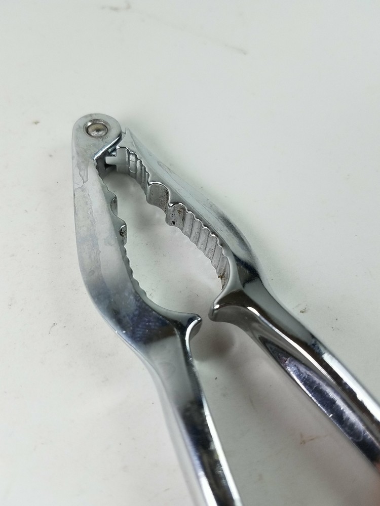Metal Nut Cracker Sheller Walnut Convenient Plier