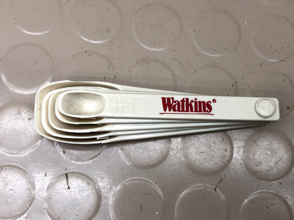 Vintage WHITE Measuring Spoons Ring Set