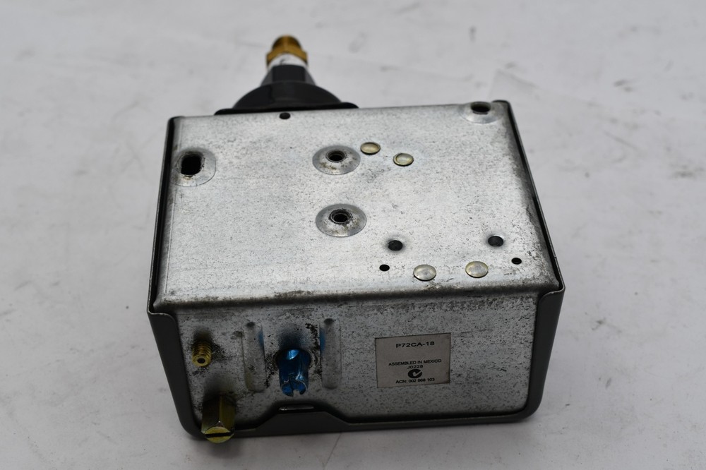 Johnson Controls P72CA-18C Pressure Control 12''/80 DIFF 5/35 Switch