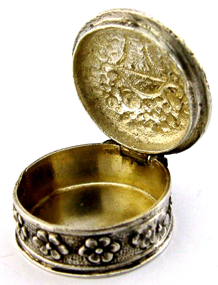 PRETTY GERMAN SOLID STERLING SILVER PILL BOX c1950