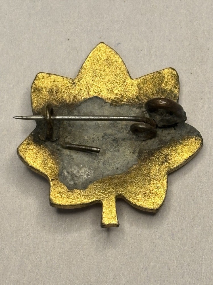Shold.R.Form WWII Oak Leaf Pin #5068