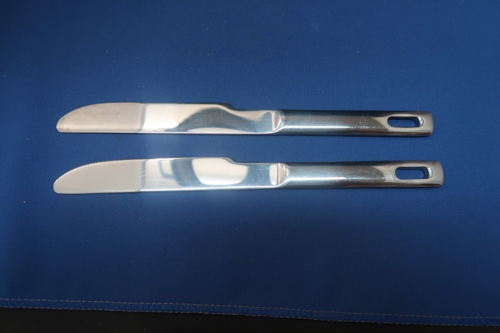 Towle Stainless Loop China 2 Dinner Knives 9"