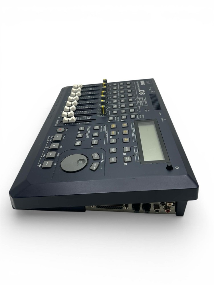 Korg D8 Digital Recording Studio (NO POWER CABLE)