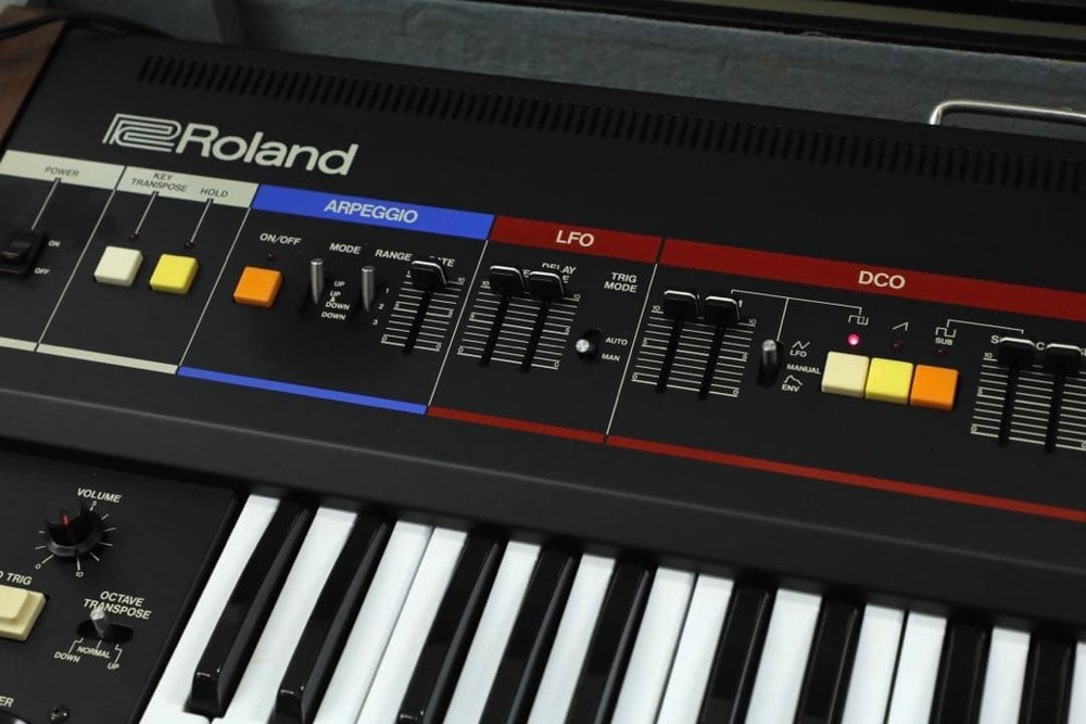 Roland Juno-60 Polyphonic Synthesizer