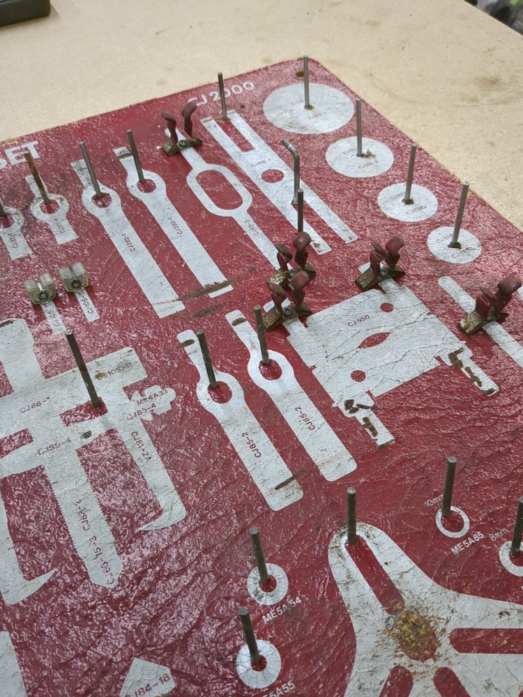 SNAP-ON CJ 2000 PULLER SET WALL STORAGE RACK BOARD DISPLAY 31-3/4" X 23-3/4"