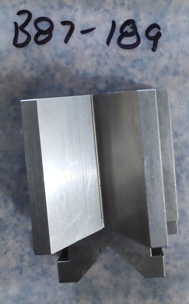 🗽 VINTAGE 2 X 2 X 3" V-BLOCK