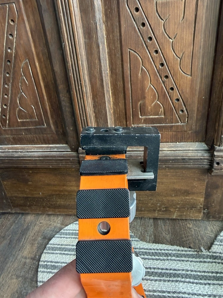 OMP Versa Cradle Standard Limb Vise Attachment Only