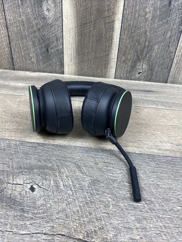 Microsoft Xbox Wireless Headset - Black ⚠️mic Got Damaged ⚠️working