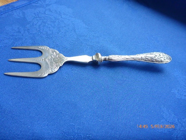 Antique Edwardian sterling silver handled bread fork - 1907/8 Sheffield 6"