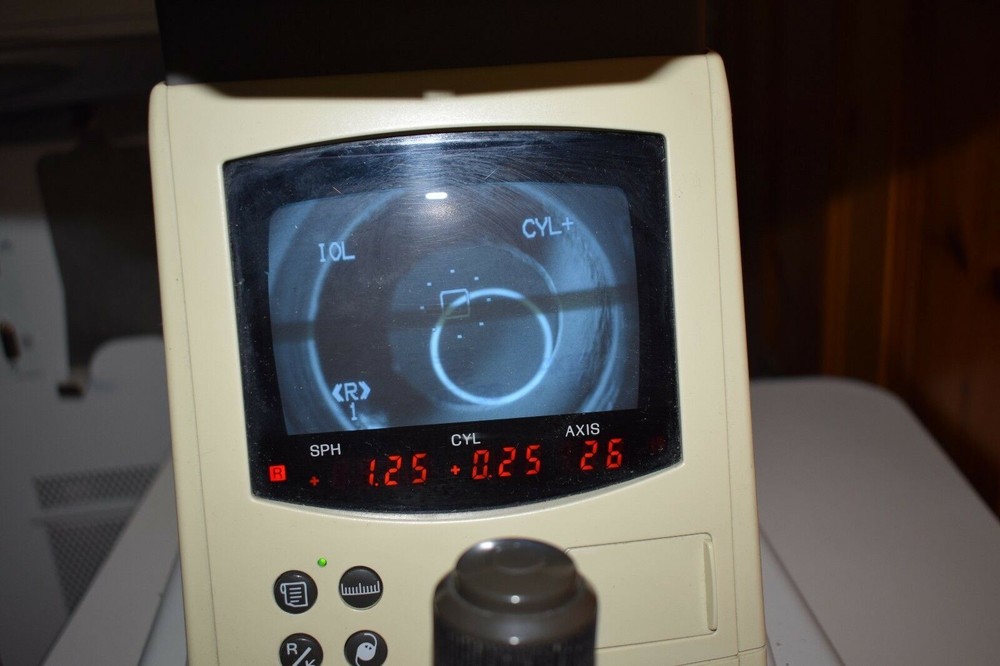 Nidek ARK 700-A autorefractor-not a keratometer