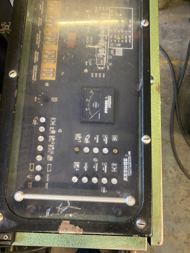 Arburg 28 ton plastic injection machine