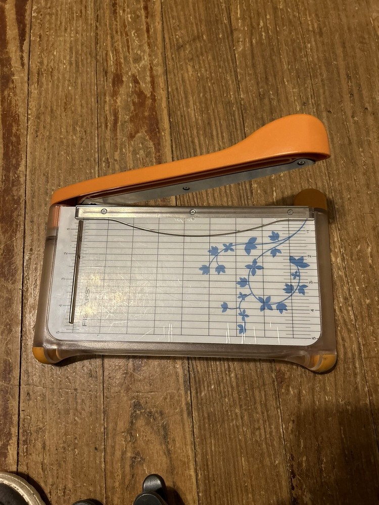 Fiskars Bypass Paper Trimmer - 9" Cutter Used