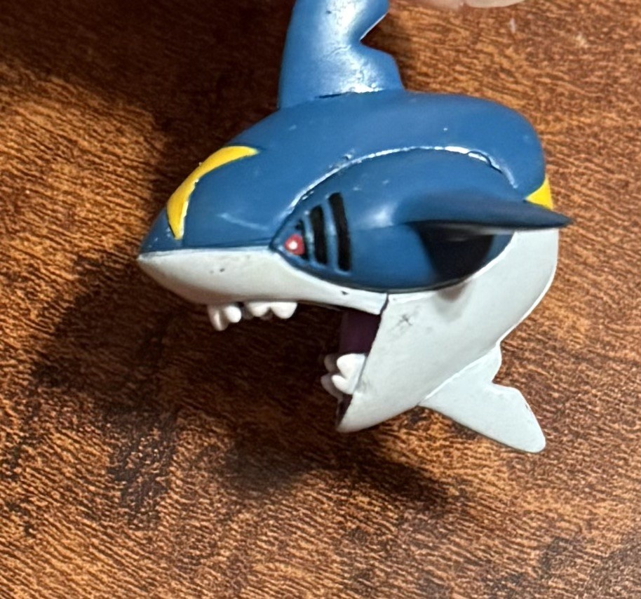 Sharpedo Pokemon TOMY Collection AG 2004 Authentic Figure