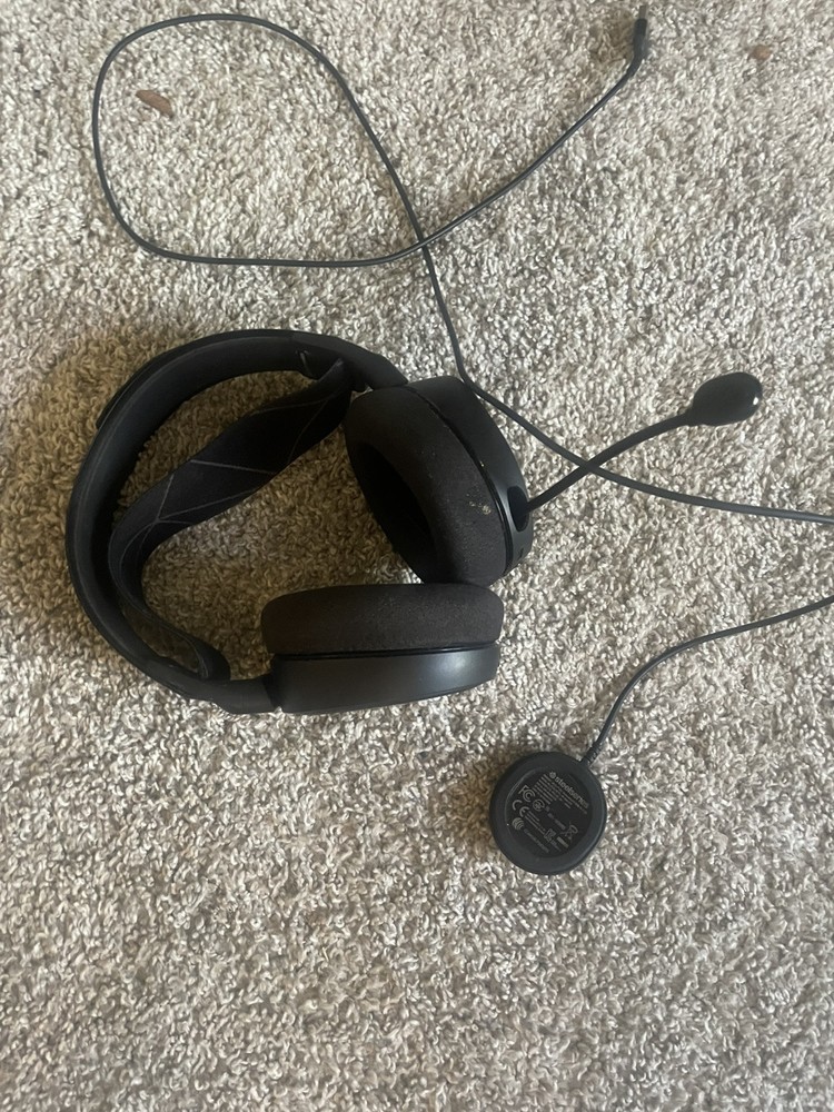 Arctic 7 Wireless Headset Used