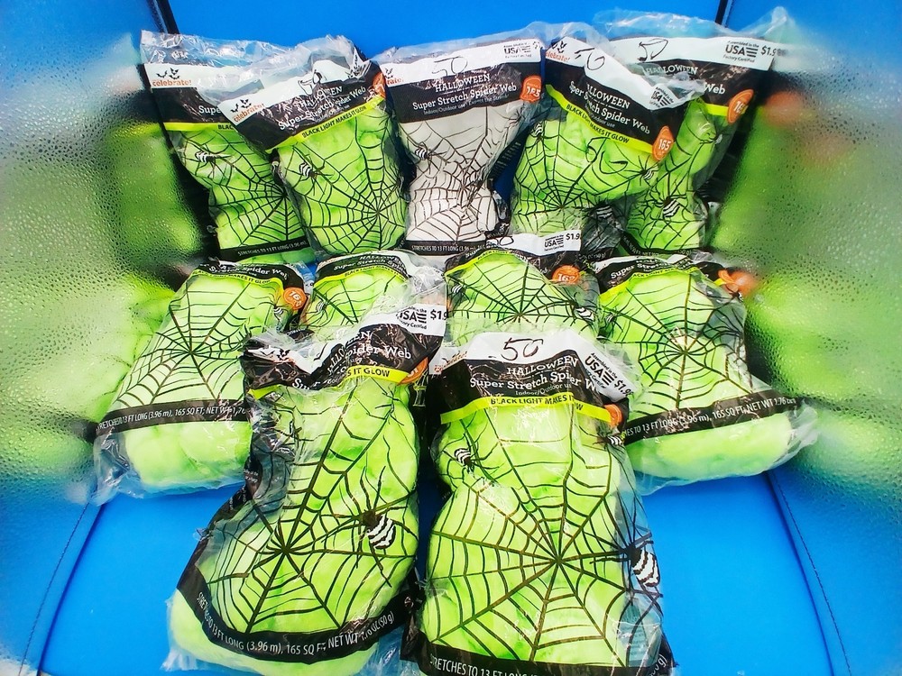 10 SUPER GLOW SPIDER WEB GLOWS & 1 WHITE SPIDER WEB