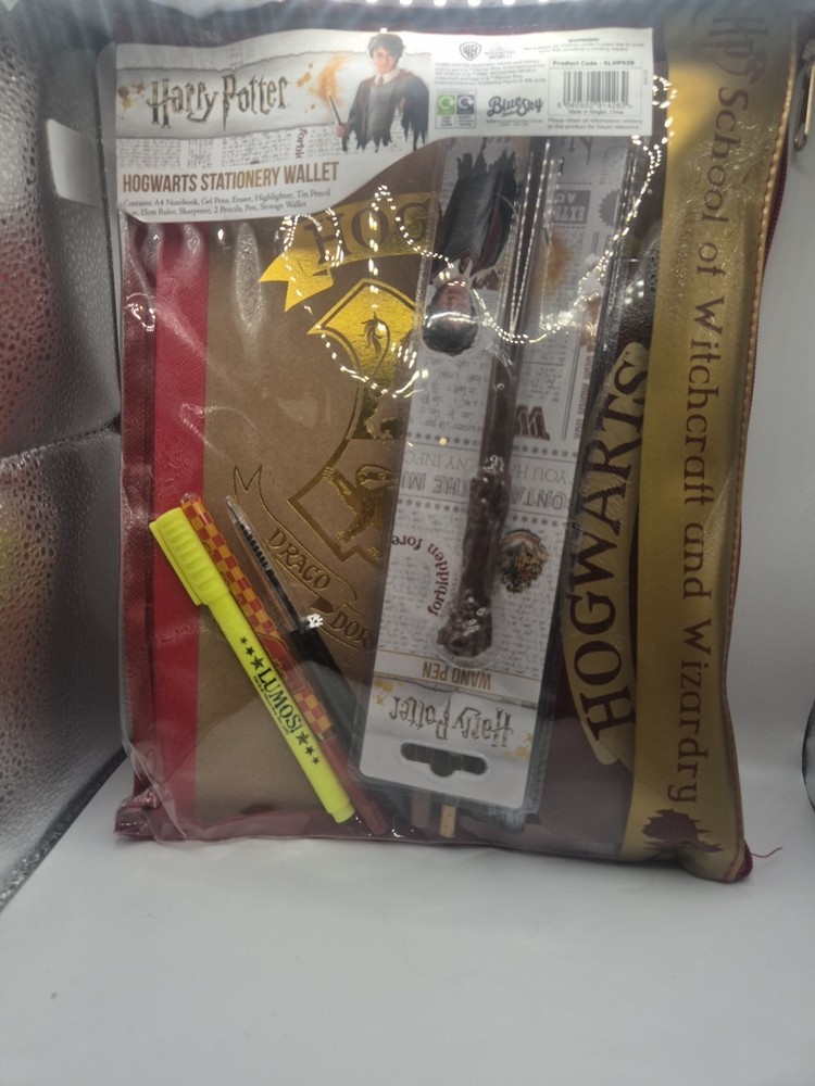 Harry Potter Hogwarts Stationary Wallet Set