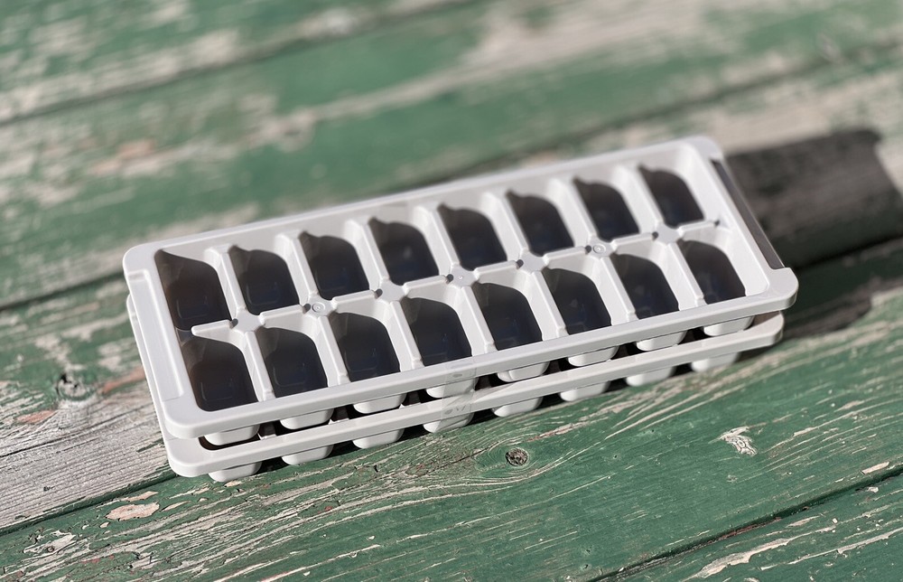 2-Pack ROOM ESSENTIALS Plastic Ice Cube Trays BPA-Free • Grey