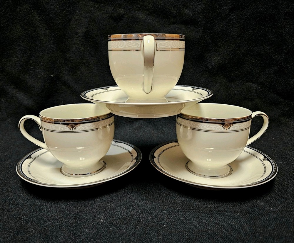 3 EUC Mikasa SILVER SHELLS TEA CUPS & SAUCERS Bone China LAP44 Teacups