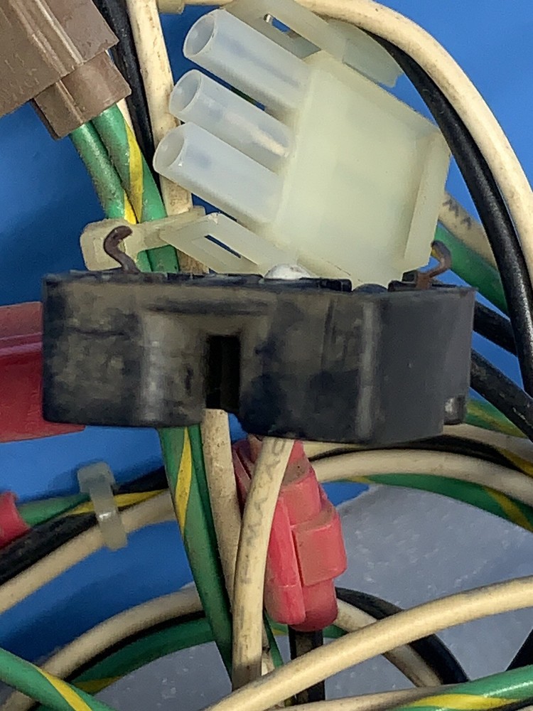 ROWE CD JUKEBOX CD100C AND CD100D UPPER LIGHT WIRES AND SOCKETS