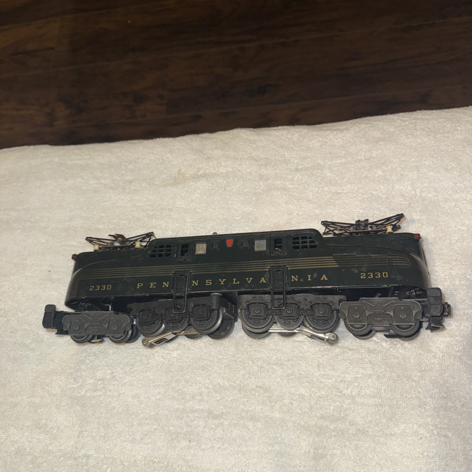 (B) Lionel O Gauge 2330 Pennsylvania GG-1 Electric Locomotive 5 Stripe Green