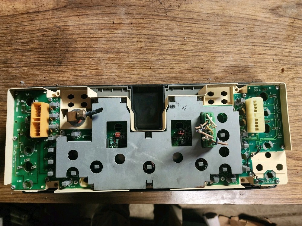 INTERNATIONAL 1689996C93 INSTRUMENT CLUSTER