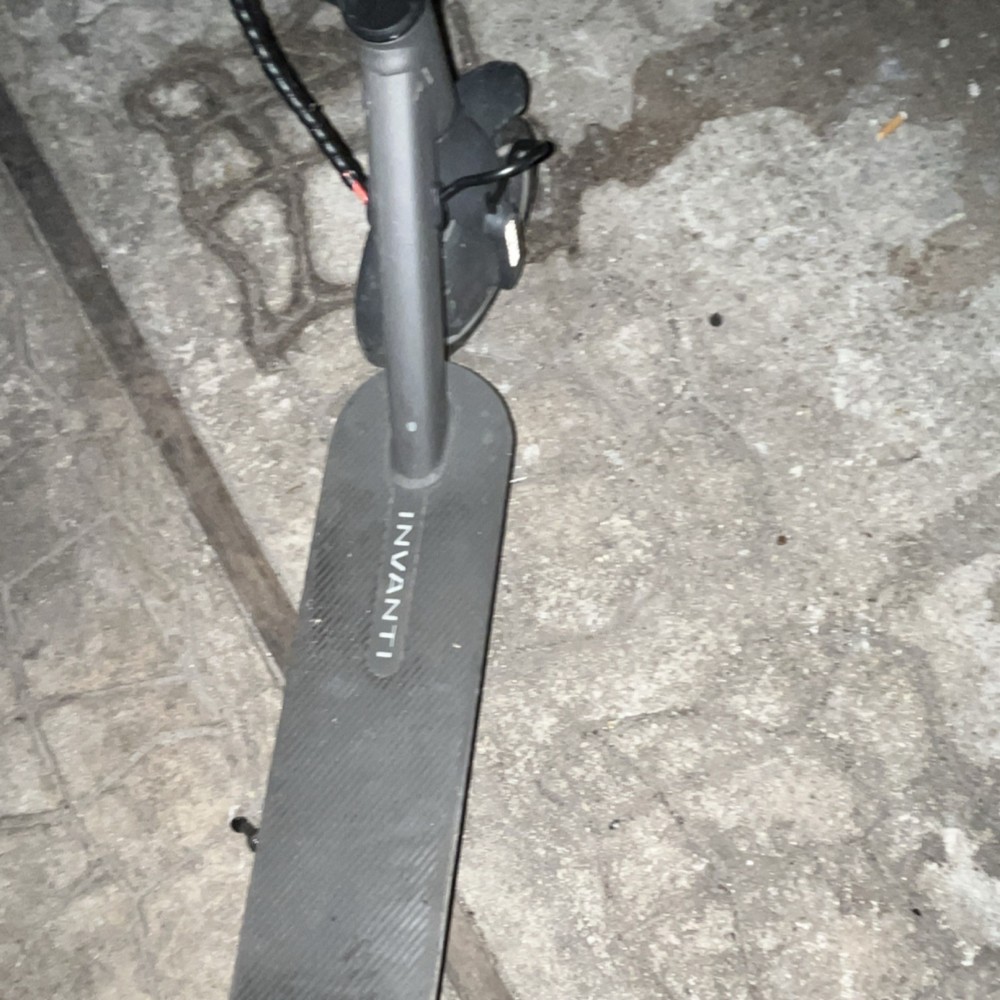 INVANTI Kick Electric Scooter Gray Folding Feature