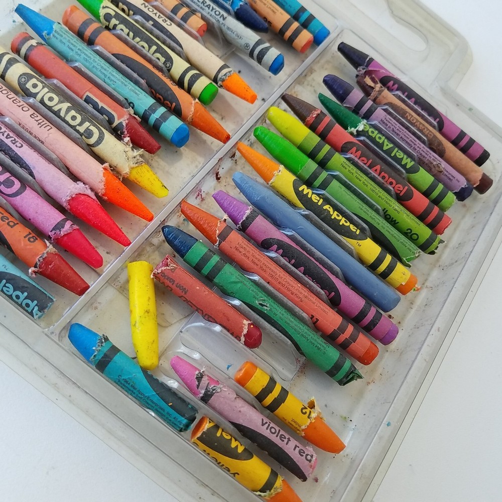 Crayola Crayon Set With Storage Case