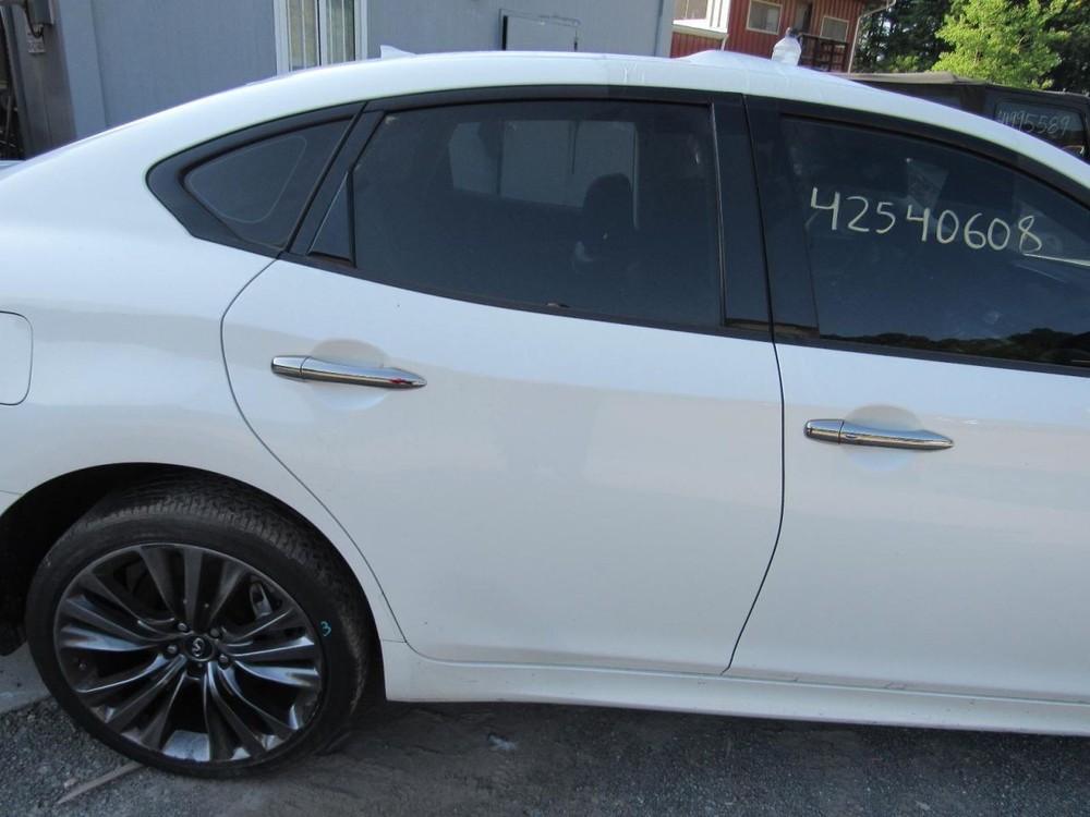 Q70 2017 Glove Box 1066848