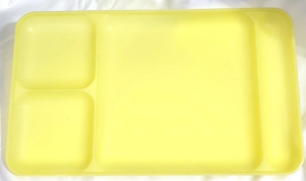 4 sheer TUPPERWARE DIVIDED DINING TRAYS stackable picnic lunch cafeteria camping