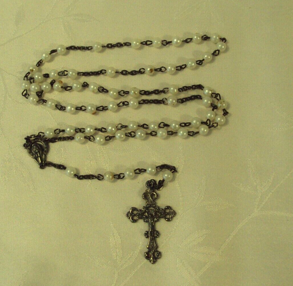 VINTAGE SILVER TONE AND FAUX PEARL ROSARY ##E