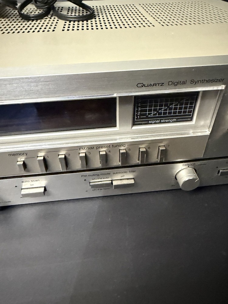 Technics SA-222 stereo receiver. Classic silver face model