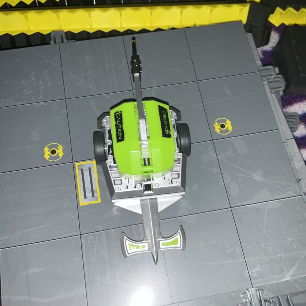 HEXBUG BatteBots Rusty & Tombstone and 4 customizable battlebots