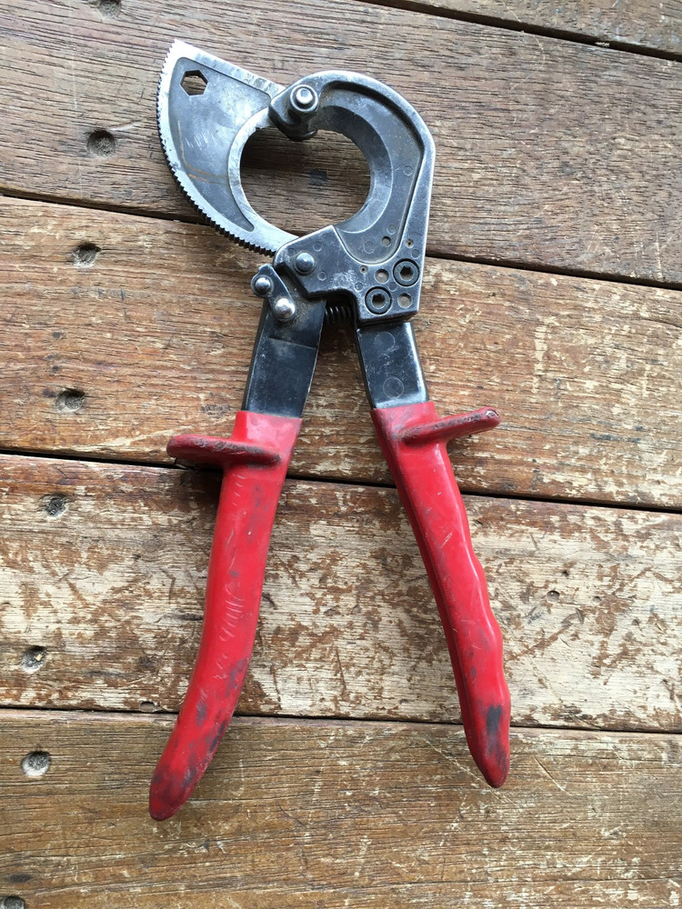 KLEIN TOOL RATCHETING CABLE CUTTER 63060 USED