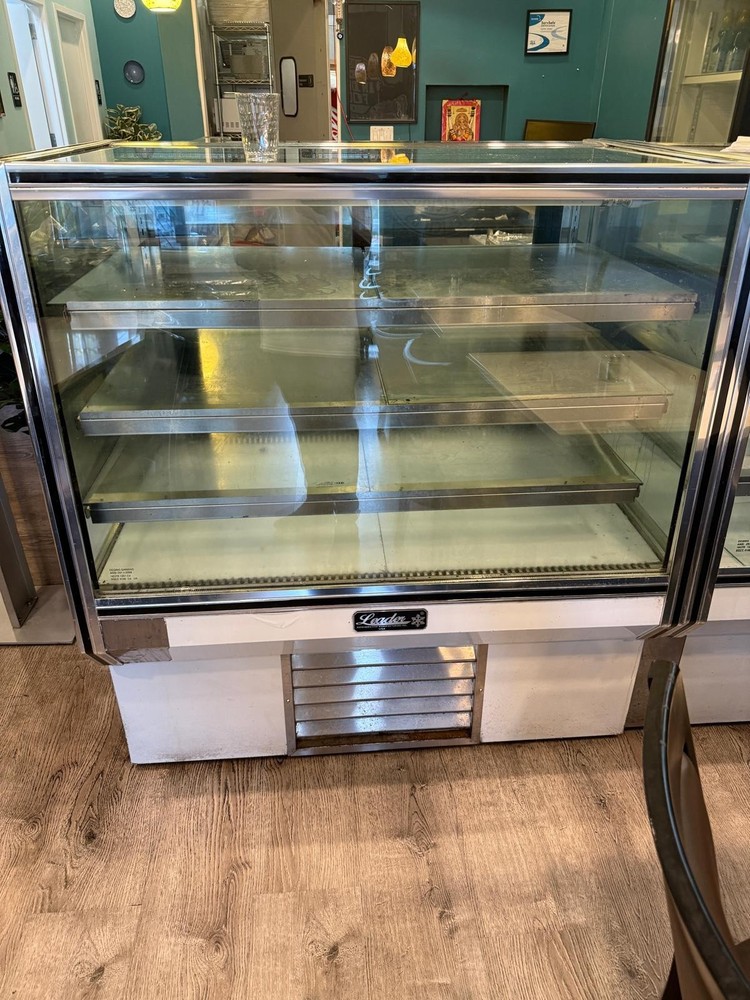 Leader HBK48 48" Refrigerated High Bakery Display Case