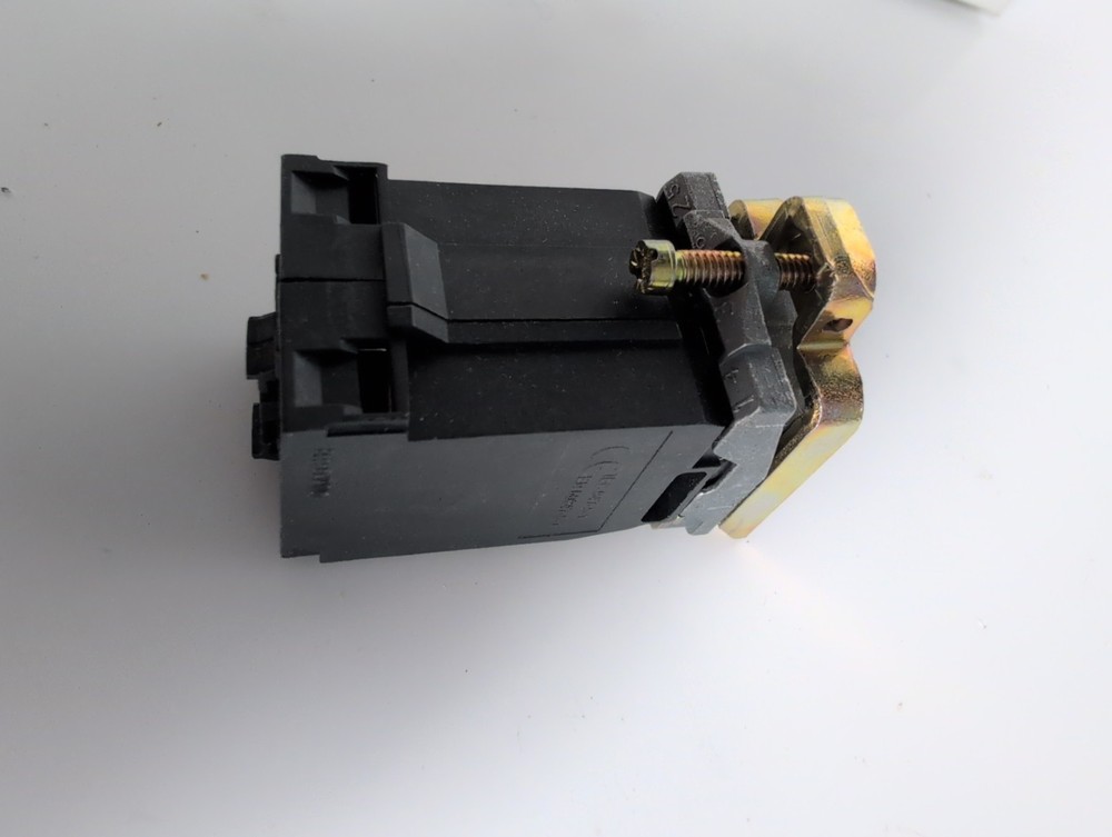 Harmony XB4, Complete Body/Contact Assembly & Light Block, 1 N/O