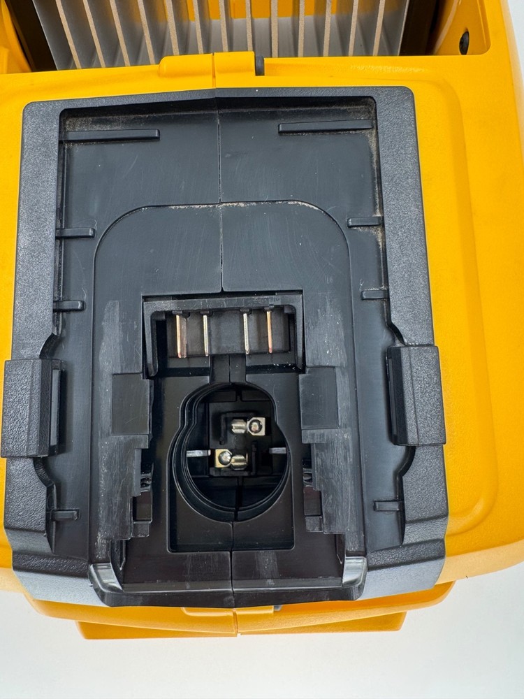 DeWALT 18V/20V Cordless LED Worklight DCL060 (TOOL ONLY)