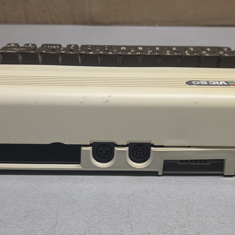 Commodore VIC-20 Vintage Computer 117V USA Model Untested All Original