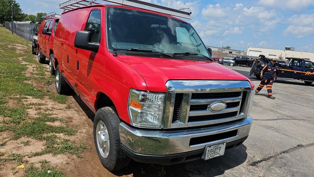 Used Floor Jack fits: 2014 Ford E250 VAN Grade A
