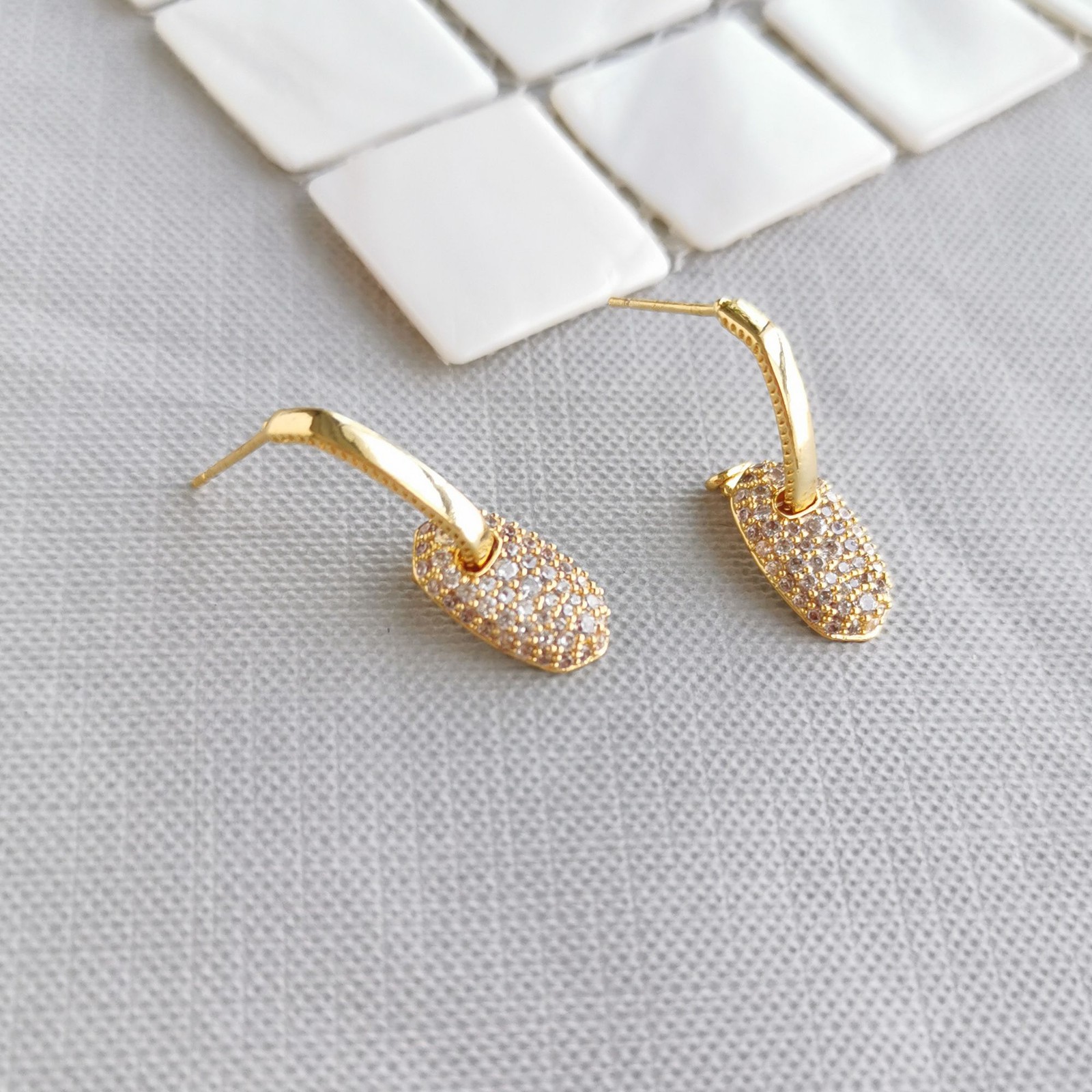 NEW❤️ Kendra Scott Bailey Gold White CZ Pave Huggie Earrings ❤️