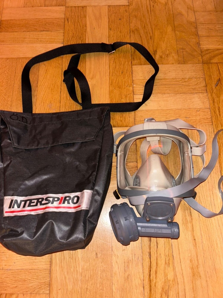 Interspiro spiromatic mask with breathing valve
