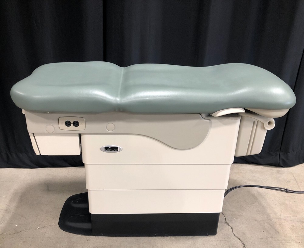 Midmark 623-007 Barrier Free Power Exam Table with Footswitch & Hand Controller