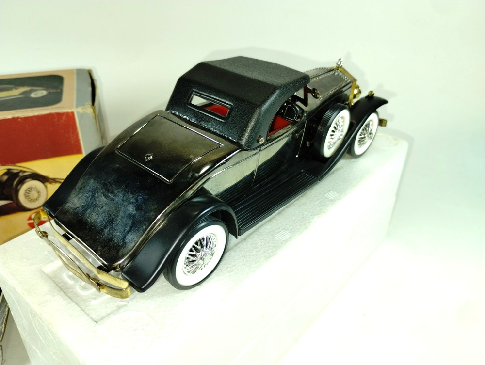 Rolls Royce 1931 Phantom ll AM Radio Solid State, Powers on, Dusty, read descrip