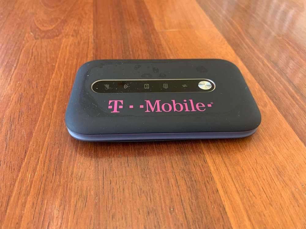T-Mobile Coolpad Surf 4G LTE WiFi Hot spot w/Cable