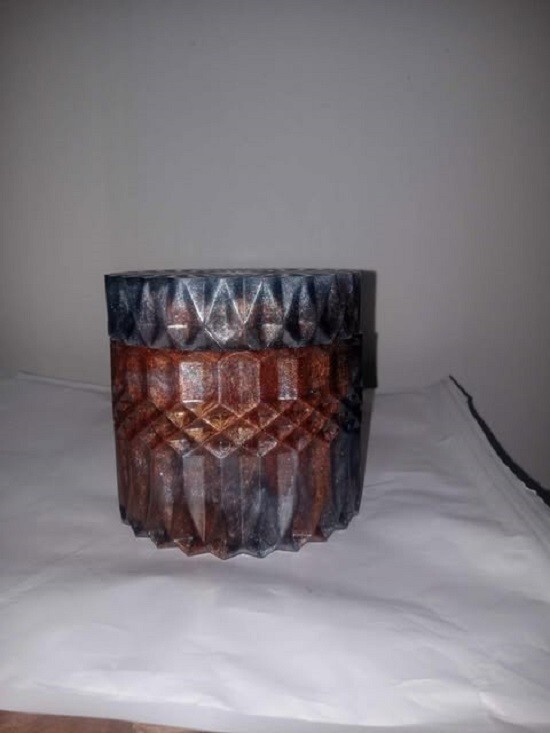 CONTAINER WITH LID FLAT TOP,  POURED FROM RESIN