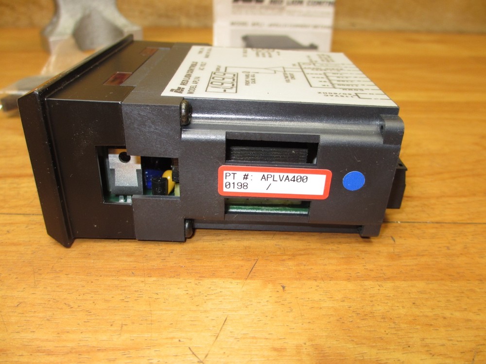 Red Lion Controls APLVA400 *NEW* Volt Meter Digital Panel Meter