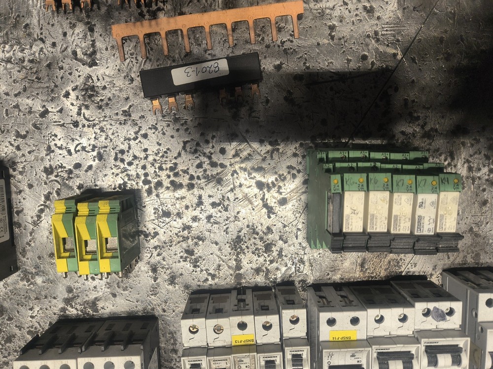 Siemens Controls Lot