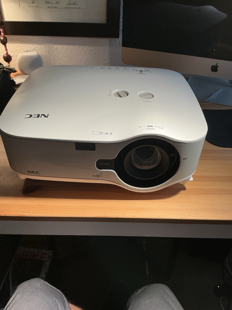NEC NP3250 Lumen Projector