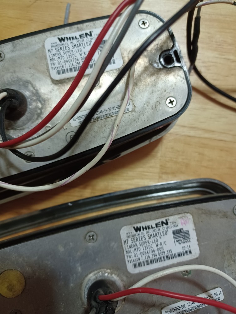 2 Whelen M7D Linear Super LED W-R/C